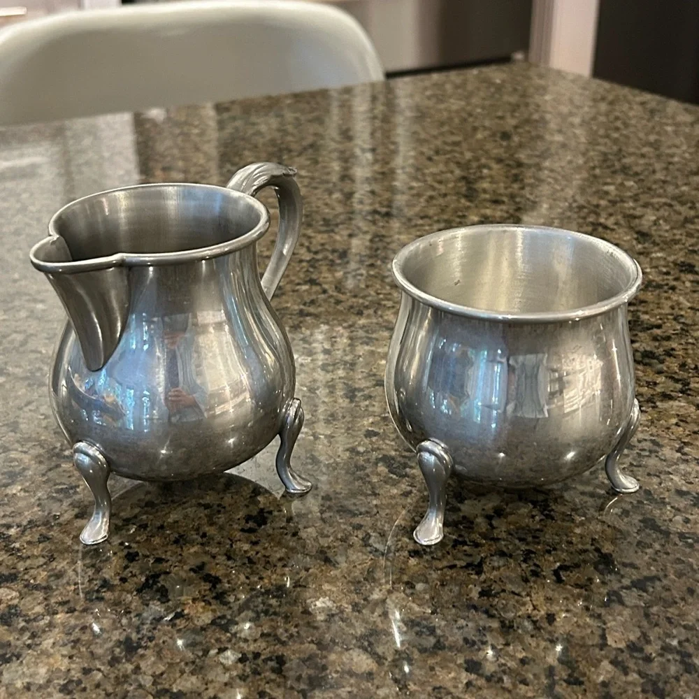 Williamsburg Pewter Hand-wrought Sugar Bowl and Creamer Beautiful Set - Picture 4 of 11